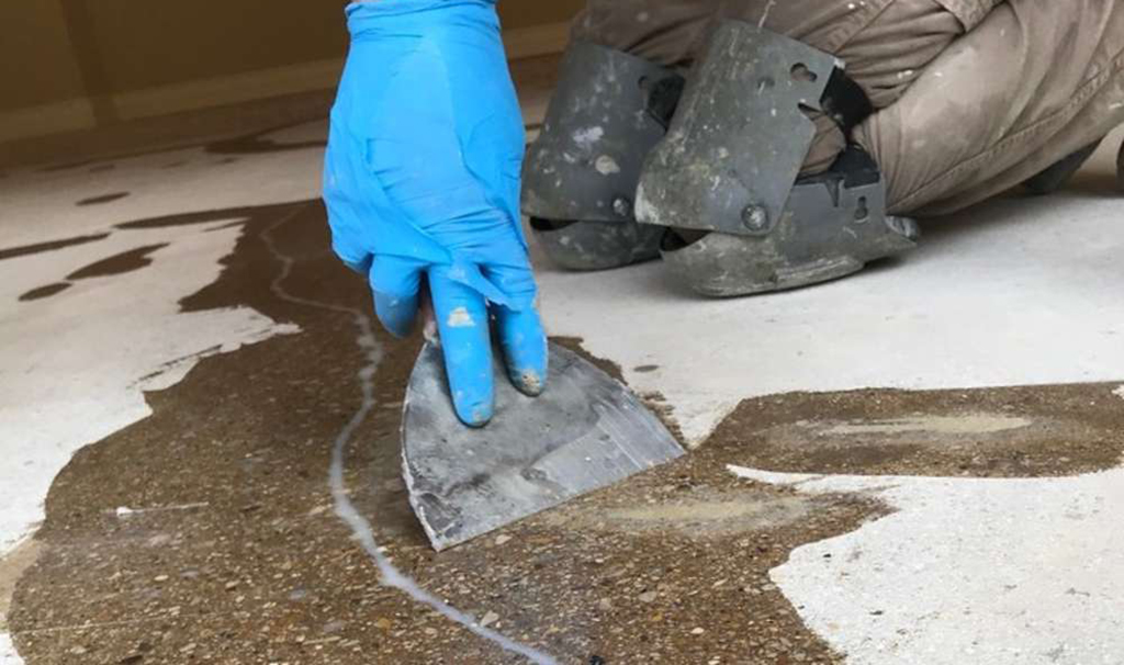 using trowel to repair concrete floor cracks 