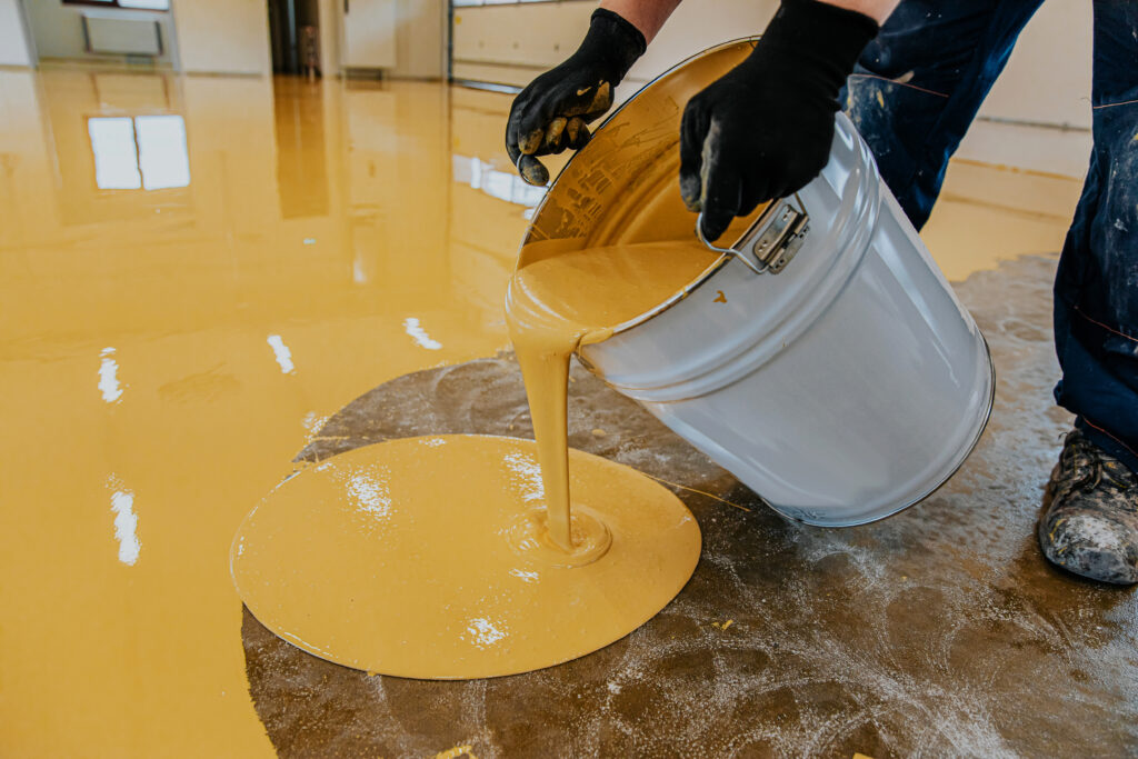 worker apply epoxy floor resin