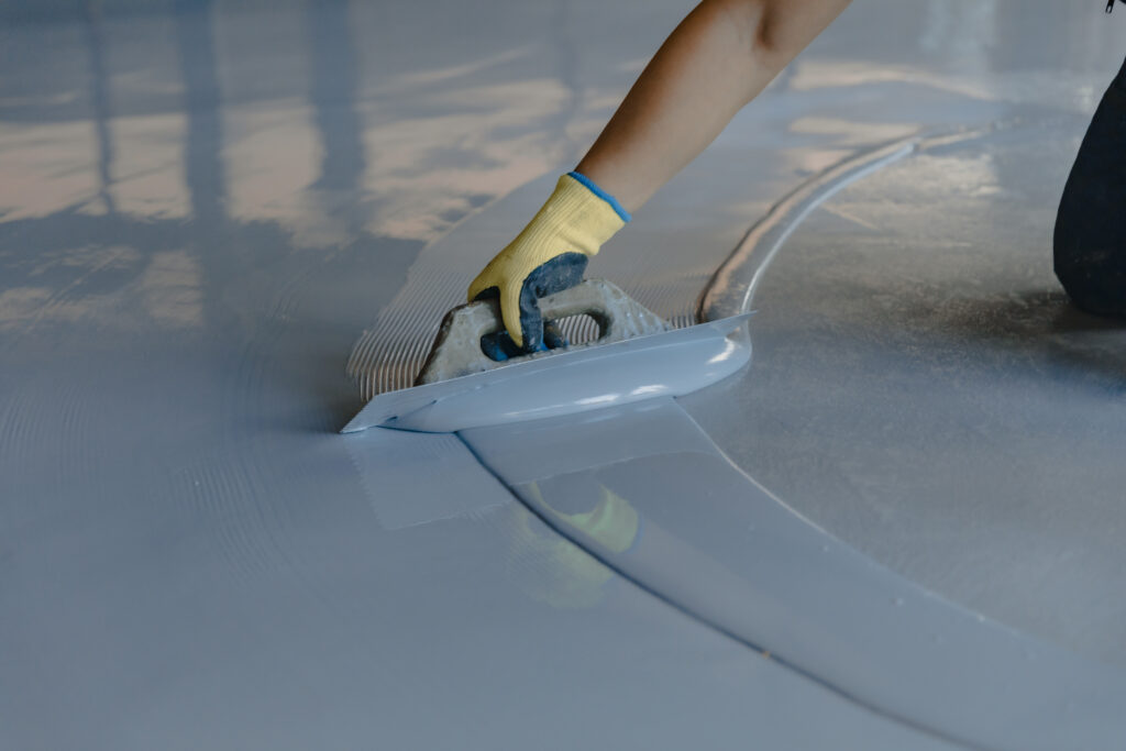 The worker applies gray epoxy resin